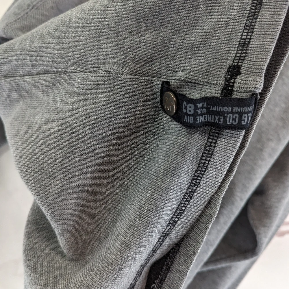 Plugg Sweater Mens Large Gray Vintage 90s Y2K Long Sleeve Pullover Grunge V Neck